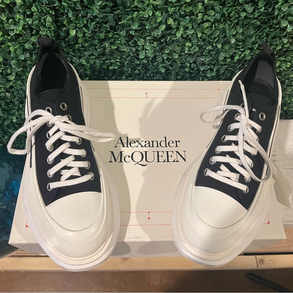 Alexander McQueen Tread Slick Low Top Sneakers WORN ONCE, LIKE NEW, size 43 - Picture 2 of 5